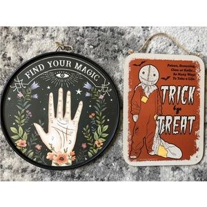 Spirit Halloween Wall Decorations. Bundle of 2 Plaques